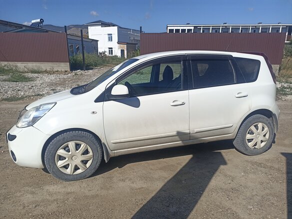 2013 Nissan Note I Рестайлинг, белый, 425000 рублей - вид 4
