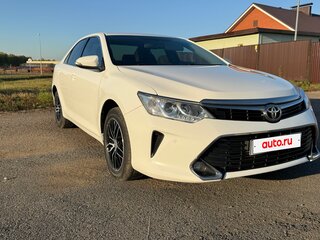 2016 Toyota Camry VII (XV50) Рестайлинг, белый, 2100000 рублей, вид 2