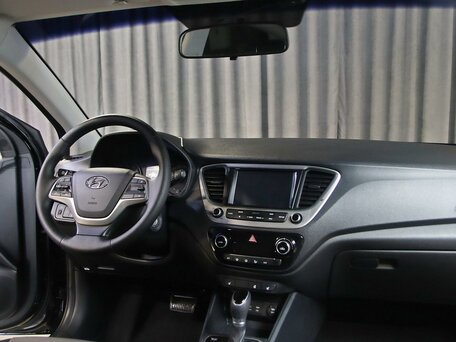 2018 Hyundai Solaris II, чёрный, 1049000 рублей, вид 5