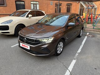 2021 Volkswagen Polo VI, коричневый, 1640000 рублей, вид 1