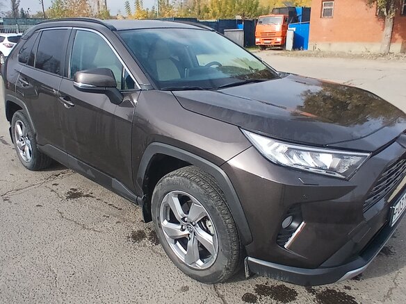 2021 Toyota RAV4 V (XA50), серый, 3480000 рублей
