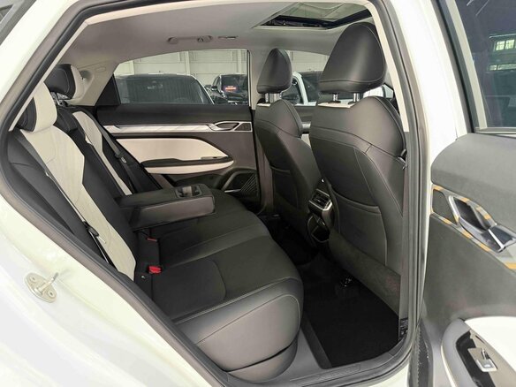 2022 Geely Emgrand L I, белый - вид 17