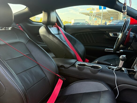 2018 Ford Mustang VI Рестайлинг, красный, 4000000 рублей - вид 18