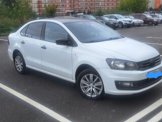 2018 Volkswagen Polo V Рестайлинг, белый, 750000 рублей, вид 3