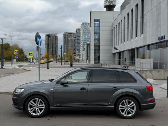 2016 Audi Q7 II (4M), серый, 4350000 рублей - вид 2