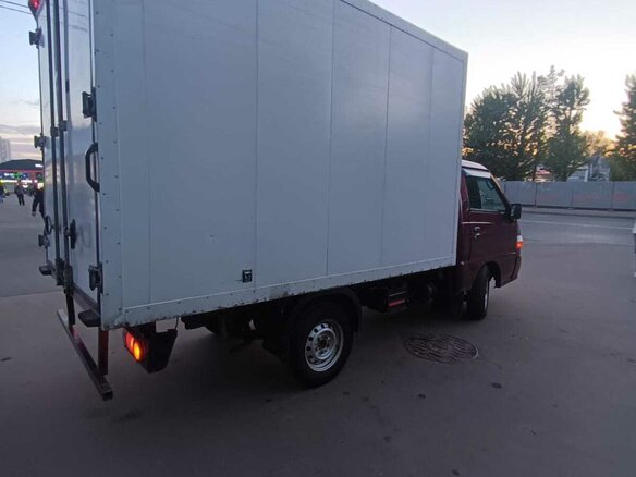 2007 Hyundai Porter, пурпурный, 500000 рублей - вид 2