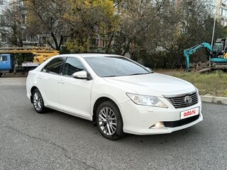 2013 Toyota Camry VII (XV50), белый, 1450000 рублей, вид 3