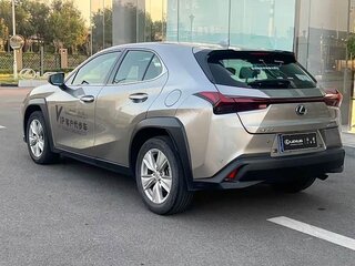 2022 Lexus UX 200 I, серый, 2257000 рублей, вид 4