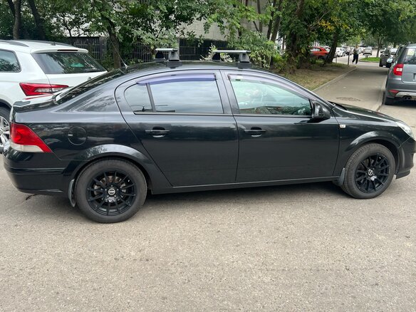 2011 Opel Astra H Рестайлинг, чёрный, 850000 рублей - вид 2