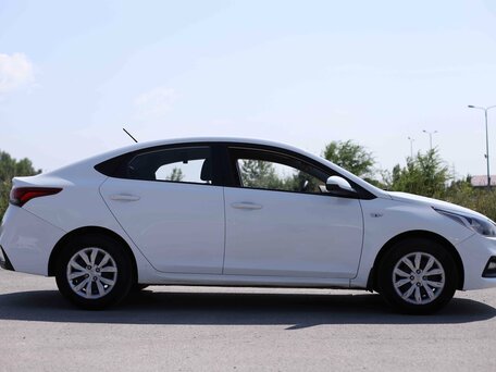 2019 Hyundai Solaris II, белый, 1144000 рублей, вид 4