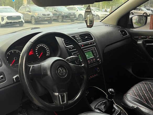 2013 Volkswagen Polo V, серебристый, 535000 рублей - вид 8