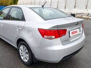 2011 Kia Cerato 5-speed II, серебристый, 770000 рублей, вид 5