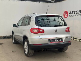 2010 Volkswagen Tiguan I, серебристый, 1090000 рублей, вид 3