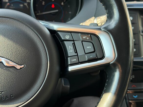 2017 Jaguar F-Pace I, чёрный, 1889000 рублей - вид 13