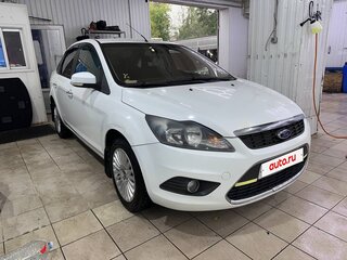 2010 Ford Focus II Рестайлинг, белый, 500000 рублей, вид 4