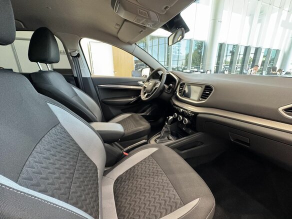 2026 Lada (ВАЗ) Vesta I Рестайлинг (NG), белый, 1768935 рублей - вид 10