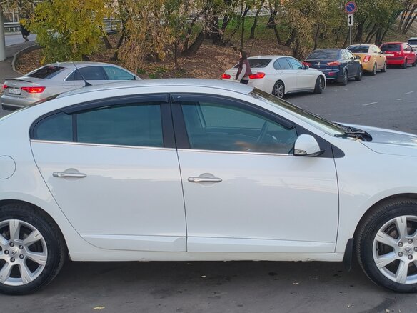 2010 Renault Fluence I, белый, 500000 рублей - вид 3