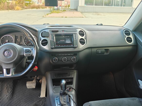 2016 Volkswagen Tiguan I Рестайлинг, синий, 1600000 рублей - вид 10
