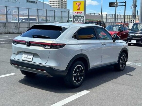 2022 Honda Vezel II, белый, 1720000 рублей - вид 3