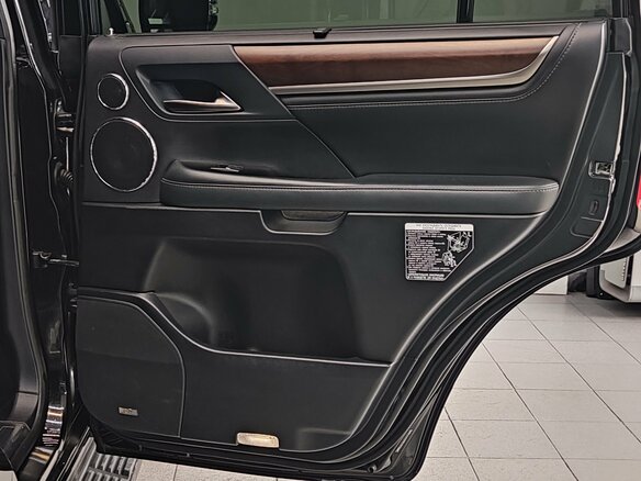 2017 Lexus LX 570 III Рестайлинг 2, чёрный, 8300000 рублей - вид 37