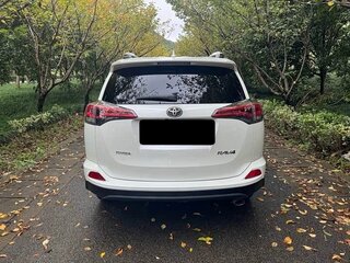 2016 Toyota RAV4 IV (XA40) Рестайлинг, белый, 1999000 рублей, вид 4