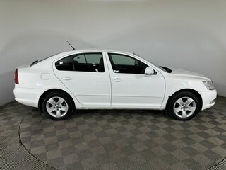 2012 Skoda Octavia II (A5) Рестайлинг, белый, 730000 рублей, вид 4