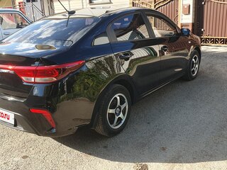 2018 Kia Rio IV, чёрный, 1499000 рублей, вид 4