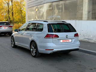 2017 Volkswagen Golf VII Рестайлинг, белый, 1800000 рублей, вид 4