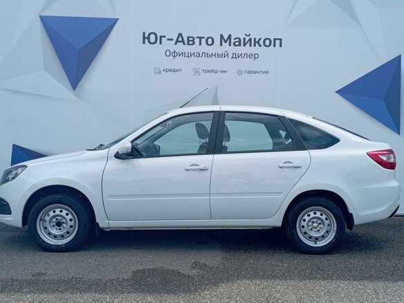2026 Lada (ВАЗ) Granta I Рестайлинг, белый, 1098000 рублей - вид 2
