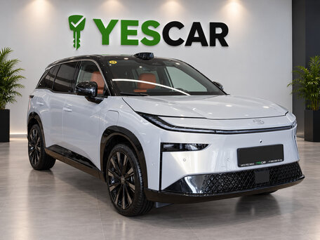 2026 Toyota bZ3X 58.3 kWh, серебристый, 3186900 рублей, вид 2