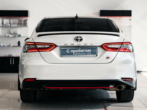 2021 Toyota Camry VIII (XV70) Рестайлинг, белый - вид 3