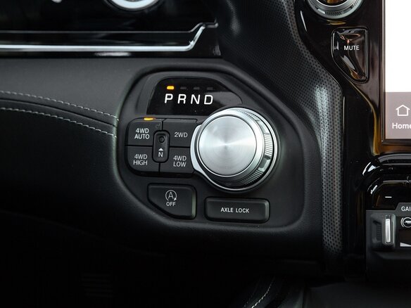 2024 Ram 1500 Crew Cab V Рестайлинг, белый, 14500000 рублей - вид 12