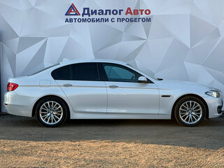 2016 BMW 5 серии 528i xDrive VI (F10/F11/F07) Рестайлинг, белый, 2420000 рублей, вид 4