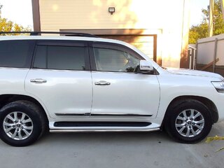 2015 Toyota Land Cruiser 200 Series Рестайлинг 2, белый, 5100000 рублей, вид 3