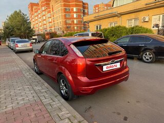 2009 Ford Focus II Рестайлинг, красный, 520000 рублей, вид 4