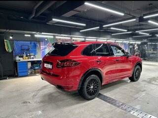 2013 Porsche Cayenne S II (958), красный, 2800000 рублей, вид 3