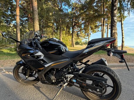 2022 Kawasaki Ninja 400, чёрный, 550000 рублей, вид 1