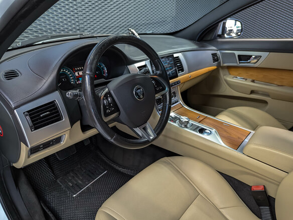 2014 Jaguar XF I Рестайлинг, белый, 1350000 рублей - вид 14