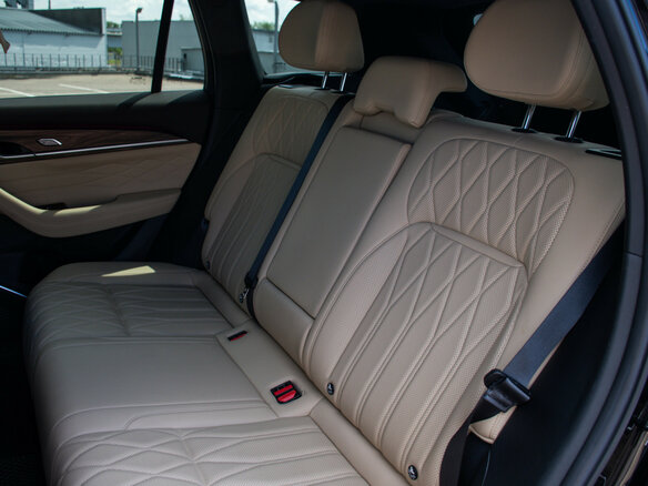 2025 Geely Monjaro (Xingyue L) I Рестайлинг (China Market), чёрный, 3497000 рублей - вид 11