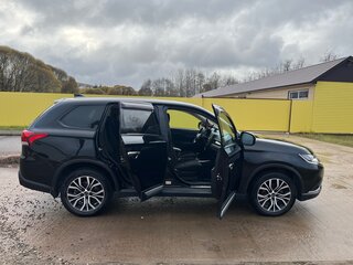 2020 Mitsubishi Outlander III Рестайлинг 3, чёрный, 2000000 рублей, вид 5