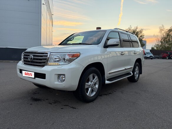 2012 Toyota Land Cruiser 200 Series Рестайлинг 1, белый