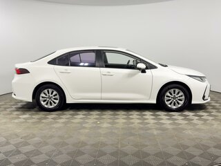 2022 Toyota Corolla XII (E210), белый, 1875000 рублей, вид 5