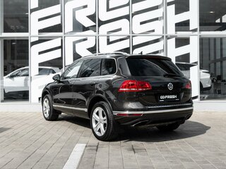 2015 Volkswagen Touareg II Рестайлинг, коричневый, 3670000 рублей, вид 2