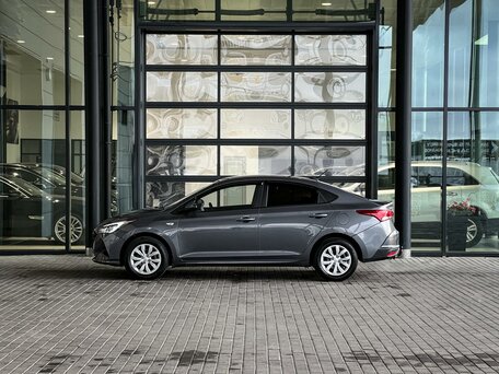 2021 Hyundai Solaris II Рестайлинг, серый, 1550000 рублей, вид 4