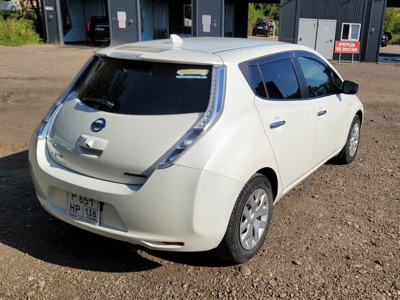 2016 Nissan Leaf 30kWh I (ZE0/AZE0), белый, 999000 рублей - вид 6