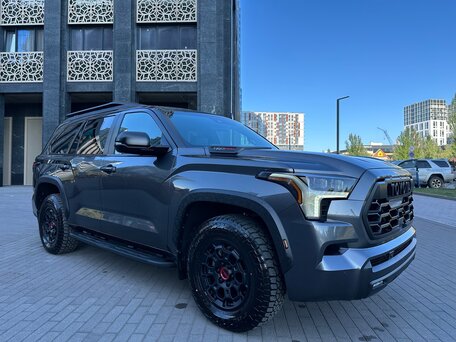 2026 Toyota Sequoia III, серый, 15469000 рублей, вид 3