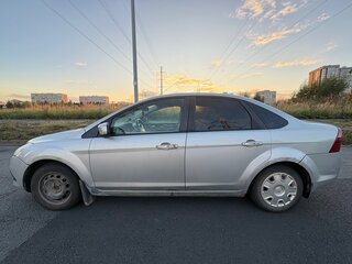 2009 Ford Focus II Рестайлинг, серебристый, 390000 рублей, вид 3