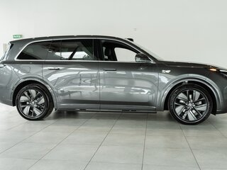 2024 Li Auto (Lixiang) L9 52.3 kWh I Рестайлинг, серебристый, 8900000 рублей, вид 4