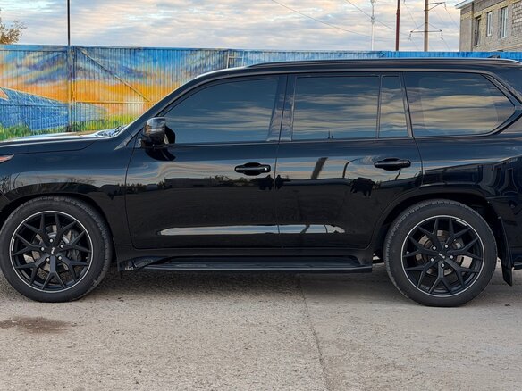 2016 Lexus LX 450d III Рестайлинг 2, чёрный, 6350000 рублей - вид 2