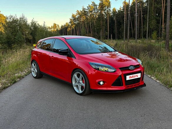 2013 Ford Focus III, красный, 975000 рублей - вид 2